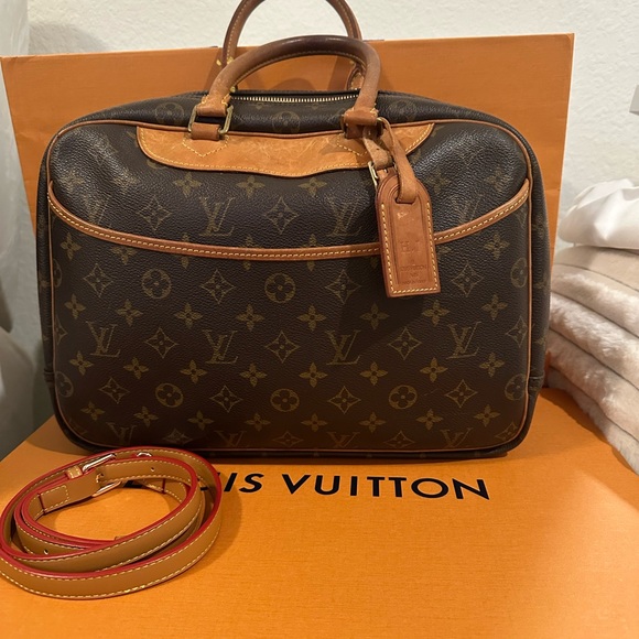 Louis Vuitton Men's Bag in Brown Monogram